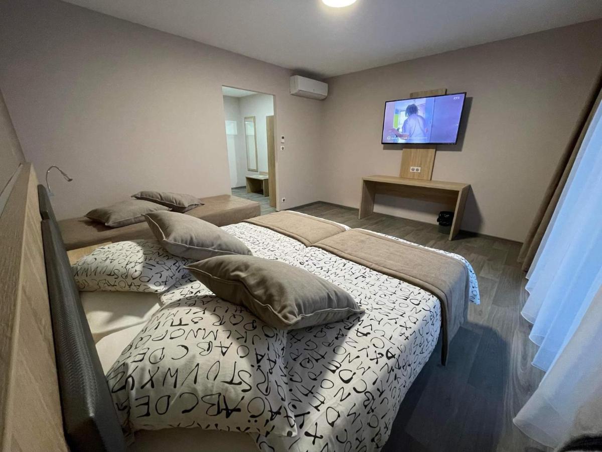 Hotel Maas Val-de-Meuse Kültér fotó
